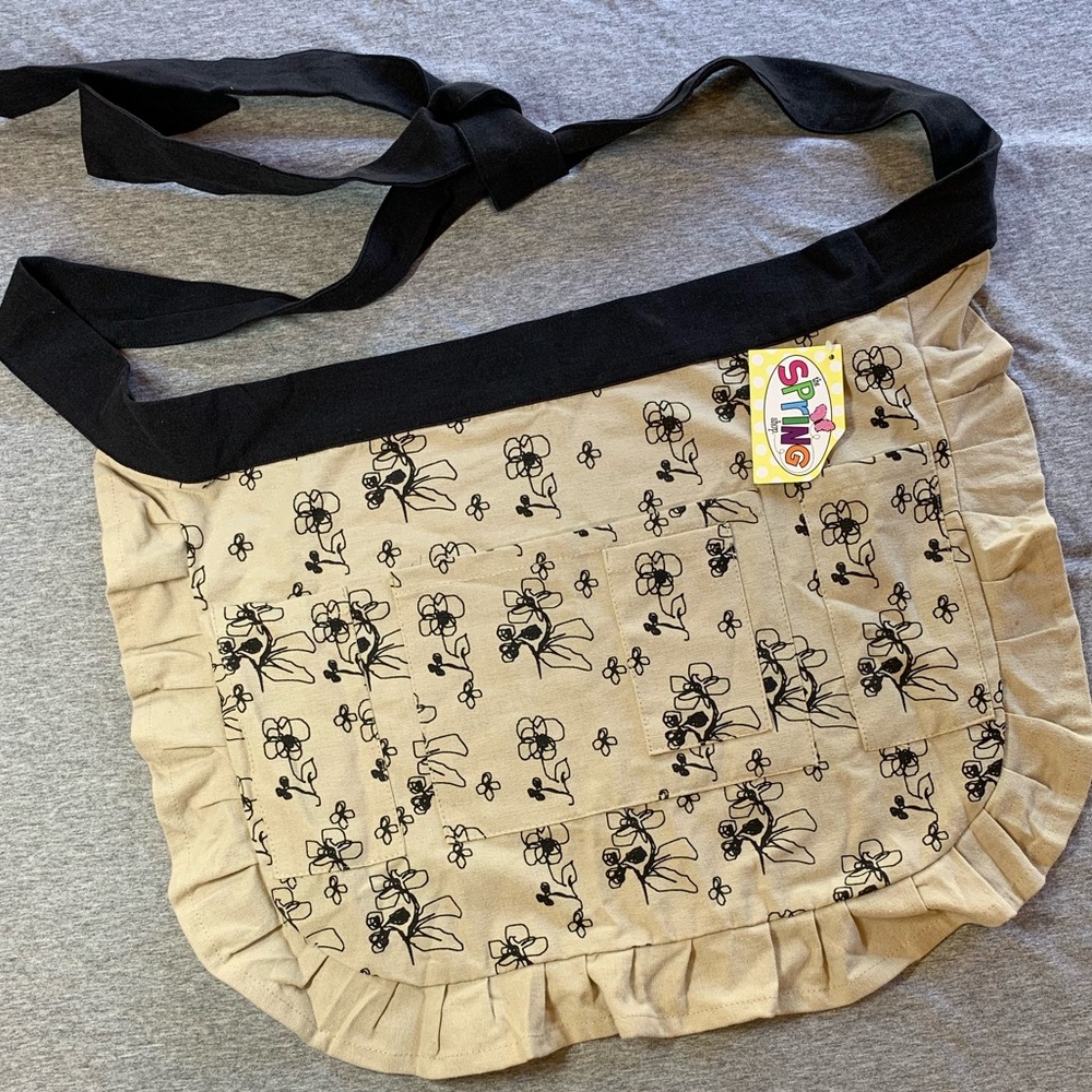 Hobby Lobby Gardener’s Apron, Tan/Black Floral NWT
